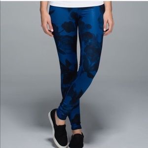 Lululemon Inky Blue Wonder Under Leggings size 6